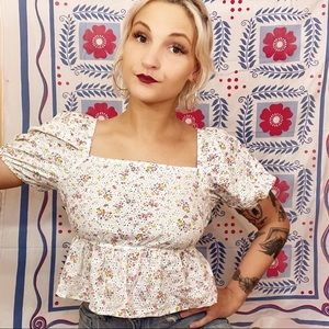 Ditsy floral puff sleeve top